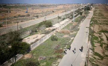 رژیم صهیونیستی اطراف خیابان وسط نوار غزه را موانع بتنی چیده است