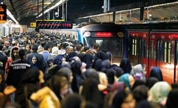 سرویس‌دهی در این خط متروی تهران کند است/ عذرخواهی مترو