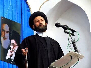 امام جمعه اردبیل: حضور بیضابطه زن در اجتماع شخصیت واقعی او را از بین میبرد/ خواهران طلبه آماده عکسالعمل در برابر توطئههای دشمنان باشند