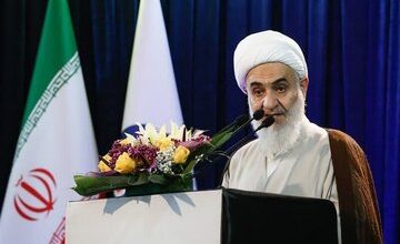 امام جمعه قزوین: افرادی که به خاطر مسائل مالی ازدواج نمی‌کنند همیشه درمانده‌اند