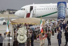 بی تابی و گریه وزرا در لحظه ورود پیکر رئیسی به فرودگاه /تابوت رئیس جمهور روی دستان دژبانان ارتش