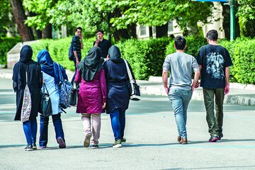 تعداد زنان مجرد در ایران/ چرا دهه شصتیها ازدواج نمیکنند؟