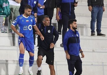 حمله مدافع استقلال به پرسپولیسیها/ بازی را غیر فوتبالی بردند