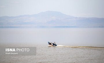 دریاچه ارومیه واقعا نجات یافته؟ / طی چهار دهه گذشته دریاچه ارومیه ۹۰ درصد کوچک شده است
