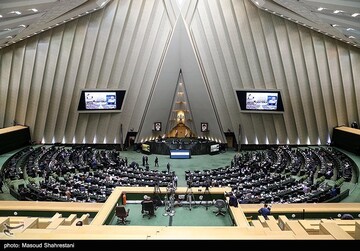 دعوا در فراکسیون انقلاب شروع شد /نه قالیباف کاندیدای نهایی شد نه ذوالنوری /هر کسی کاندیدا است مستقل وارد شود