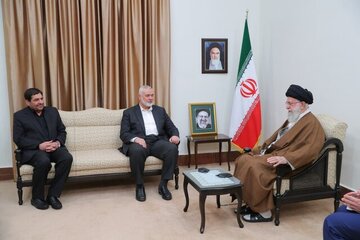 رهبر انقلاب در دیدار با هنیه: آقای مخبر جهت گیریهای رئیس جمهور فقید را درباره فلسطین، با همان انگیزه ادامه خواهد داد