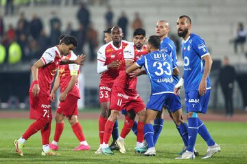 صدور مجوز حرفه‌ای برای استقلال و پرسپولیس با جریمه!