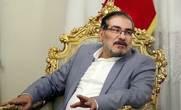 فیلم جنجالی از شمخانی درحال پول دادن به کودکان در تخت جمشید