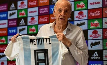 واکنش مسی به درگذشت اولین مربی قهرمان فوتبال آرژانتین