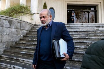 گواهینامه موتورسواری برای بانوان صادر میشود؟/ تجهیز البسه فراجا به دوربین به روایت وزیر کشور