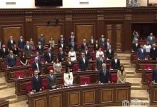 یک دقیقه سکوت در پارلمان ارمنستان به یاد شهید رئیسی و همراهان