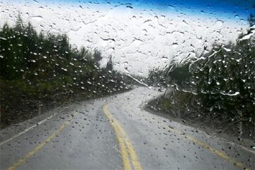 بارش باران در جادههای ۵ استان کشور/ این جاده مسدود شد