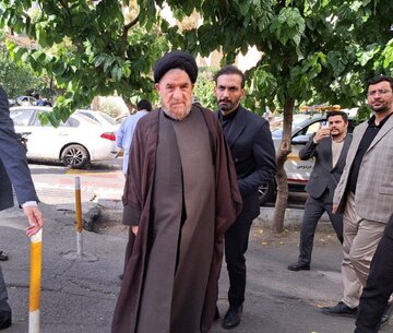 معاون احمدی نژاد کاندیدای ریاست جمهوری شد /حضور طولانی مدت میرتاجالدینی در داخل خودرو