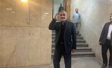 نیکزاد، وزیر احمدی نژاد و نایب رئیس مجلس کاندیدای ریاست جمهوری شد؛ یاشاسین ایران /یک کاندیدای زن دیگر هم به ستاد انتخابات آمد +عکس