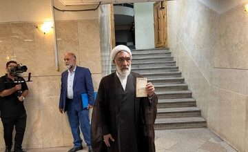 پورمحمدی کاندیدای ریاست جمهوری شد: نمی دانستم حکم شما خبرنگاران اینقدر قاطع است /وزیر اقتصاد احمدی نژاد هم آمد اما سکوت کرد +عکس