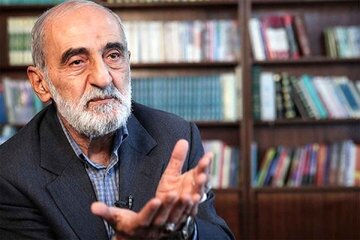 واکنش نرم حسین شریعتمداری به انتساب حرف دروغ به رهبرانقلاب توسط یک فعال سیاسی