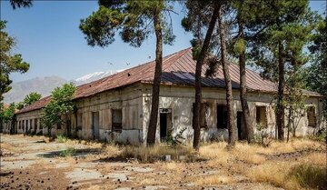 وضعیت مبهم پادگان ۰۶ ارتش؛ سرنوشت درختان و بناهای تاریخی چه می‌شود؟/ «شهرداری در تعامل با ارتش اشتباه کرده و نتوانسته الزامات خودش را به آنها برساند»