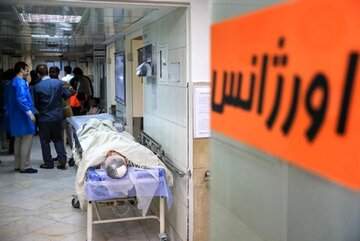 افزایش خشونت علیه کادر درمان/ دو عامل مهم شروع دعوا: کمبود تخت و تعداد بالای همراه بیمار/ بعد از ۲۴ ساعت کار، افراد نمیتوانند آرام و متین باشند