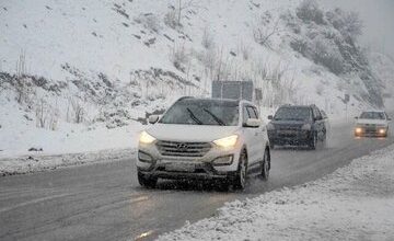 بارش برف و باران در جاده‌های ۸ استان