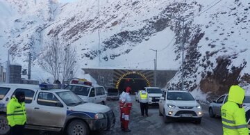 ضرورت چاره اندیشی برای ترافیک سنگین جاده کرمان – سیرچ در زمان بارندگی