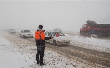 کولاک برف محورهای مواصلاتی استان همدان را دربرمیگیرد