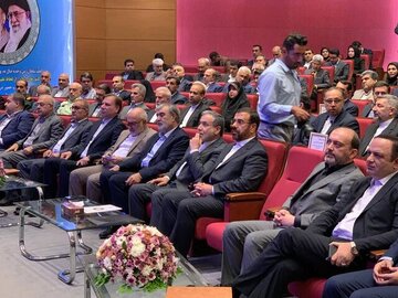 آغاز اولین نشست منطقهای دیپلماسی استانی با حضور عراقچی در شیراز