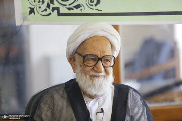 آیت الله مسعودی خمینی: عدهای به نام اسلام، انقلاب و ایران خرابکاری میکنند/ کسانی که مخالف ظریف بودند، مخالف کل انقلاباند
