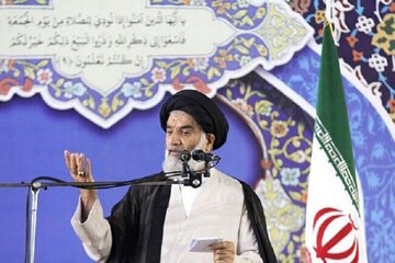امام جمعه اهواز: مسئولان زمینههای تحقق شعار سال را فراهم کنند/ امام جمعه بندرعباس: همدلی و همبستگی مردم، توطئههای دشمنان را بیاثر کرد