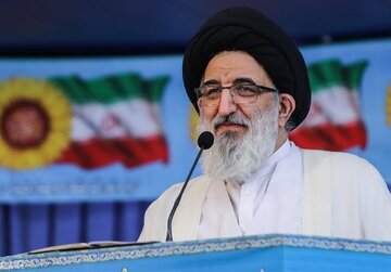 امام جمعه کرج: آمریکا گرفتار بیبرقی است/ در پنج ایالت حدود ۲۴ هزار مشترک در خاموشی مطلق هستند بعد ایران را متهم میکنند