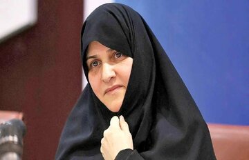 انتقاد مهاجری از جمیله علم الهدی/ برای شهید رئیسی هزینه تراشی میکند