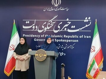 برگزاری نشست خبری سخنگوی دولت در بیمارستان/ علت چه بود+تصویر