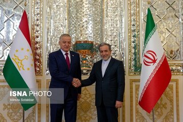 تاکید عراقچی بر ضرورت موضع قاطع کشورهای اسلامی برای پایان دادن به نسلکشی توسط رژیم صهیونیستی