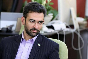 تصویری از آذری جهرمی در کنار گزینه وزارت اقتصاد و وزیر اقتصادِ استیضاح شده/ همین الان یهویی!