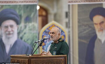 سرلشکر سلامی از  آیت‌الله نوری همدانی عیادت کرد+تصویر