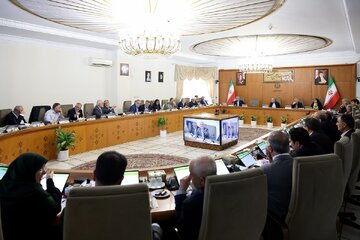 سلیمی نمین: ترمیم کابینهِ پزشکیان، عقلانی نیست/ وزیر بد داشتن بهتر از نداشتن وزیر است
