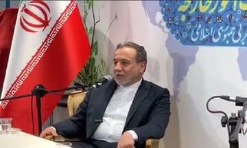 عراقچی: امیدوارم نمایشگاه کتاب در منطقه و جهان بدرخشد/ فضای نمایشگاه سرشار از شور و نشاط بود