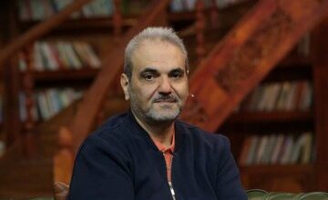 عکس | جواد خیابانی در آغوش مجری سمت خدا؛ نجم‌الدین شریعتی طرفدار این تیم است!