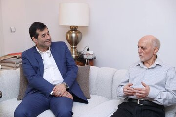 عکس | حضور احمد دنیامالی در خانه اسطوره پرسپولیس