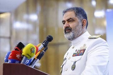 فرمانده ارشد ارتش: دشمن گفته موتور ناو اطلاعاتی زاگرس دچار نقص فنی شده؛ اما در حال مأموریت است/ جوانان حتی با یک قایق هم برابر شیطان بزرگ میایستند