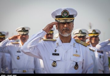 فرمانده ارشد ارتش: پس از پیروزی انقلاب اسلامی همواره تحریم بودیم اما شکست نخوردیم/ امروز نباید تحت تاثیر جنگ شناختی دشمن قرار بگیریم