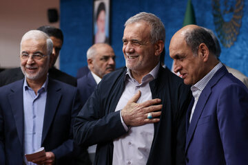 نیکزاد: شایعه برکناری برخی استانداران به برنامه ریزیها ضربه میزند/ رئیس جمهور حق دارد تیم خود را بچیند