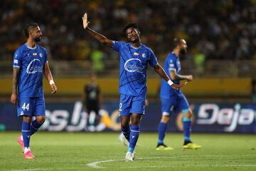 هافبک استقلال جایگزین نوراللهی در پرسپولیس؟/ بمب فصل در اردوی رقیب میترکد!