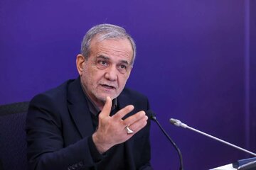 پزشکیان لباس هلال احمر پوشید/ علت چه بود؟+عکس