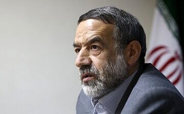 کامران غضنفری: پزشکیان با تهدید و استعفا از ابلاغ قانون عفاف و حجاب جلوگیری کرد/او در شورای عالی فضای مجازی با تهدید به استعفا میآید