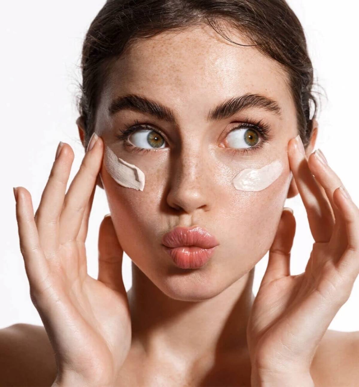 کرم آبرسان کلینیک؛ مرهمی برای پوست خشک