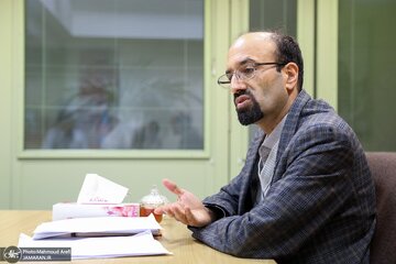 اقتصاد نیاز به مفری برای خروج از این وضعیت دارد/ خیرخواهان: مدیران ناتوان امکان اصلاح را کاهش می‌دهند