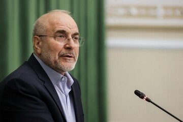 اولین تصویر از ادای احترام رئیس مجلس و هیئت پارلمانی ایران به قهرمان ملی ونزوئلایی‌ها