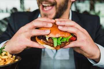 این غذاها به مغز آسیب می‌رسانند