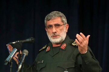 تصویری از سردار قاآنی در مراسم دعای عرفه
