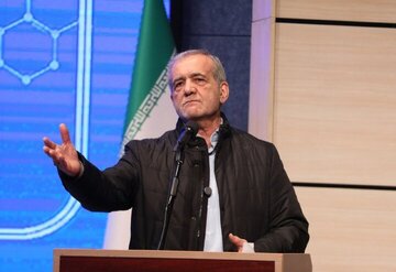 خط و نشان مذاکراتی پزشکیان برای آمریکا/ قرار نیست به هر طریقی به توافق برسیم/ بمب هسته‌ای نمی‌سازیم اما اجازه نمی‌دهیم کسی به ما زور بگوید